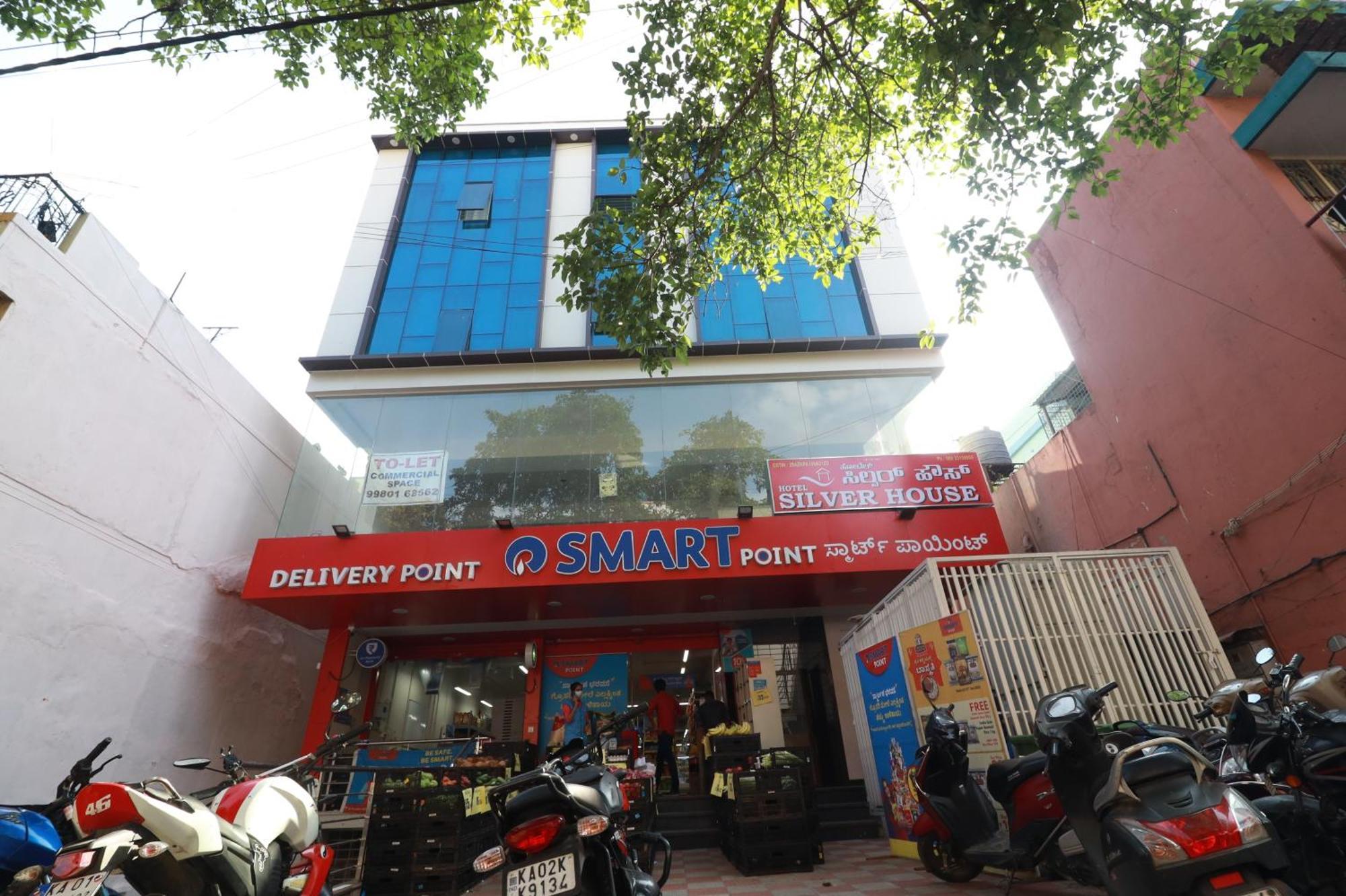 Super Oyo Hotel Silver House Near Mantri Square Mall Bangalore Exterior photo